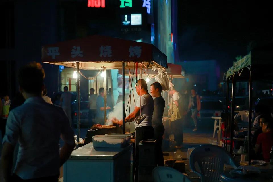 “地攤經濟”火了！這絲煙火氣不簡單！